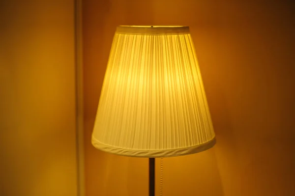 寝室で美しいランプ シェード — ストック写真