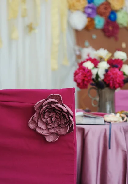 Schöne Dekoration für eine Hochzeitsfeier im Restaurant — Stockfoto