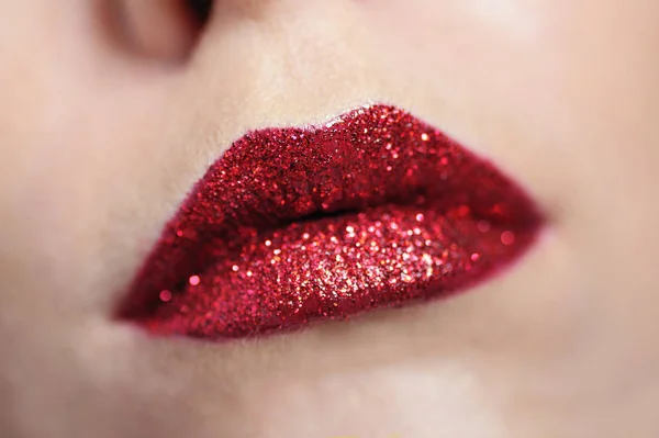 Schöne rote Frauenlippen Make-up — Stockfoto