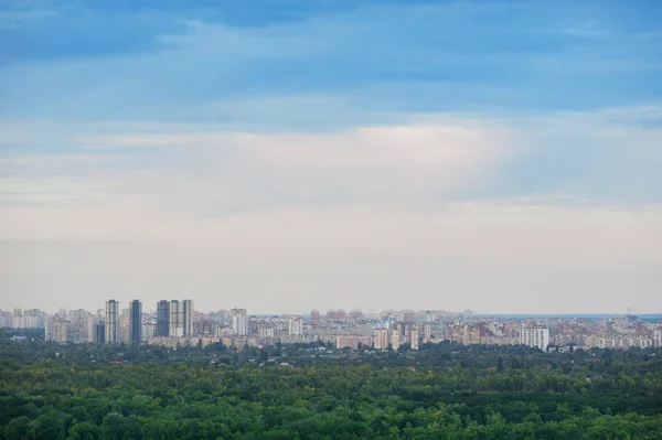 Stadtpanorama aus der Vogelperspektive — Stockfoto