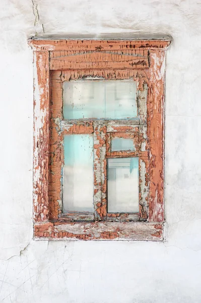 Stare drewniane okna w starym domu — Zdjęcie stockowe