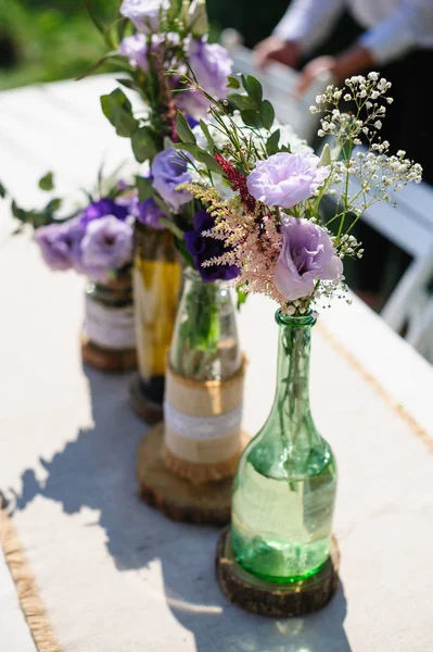 Boda decoración de flores para decorar la ceremonia en el parque — Foto de Stock