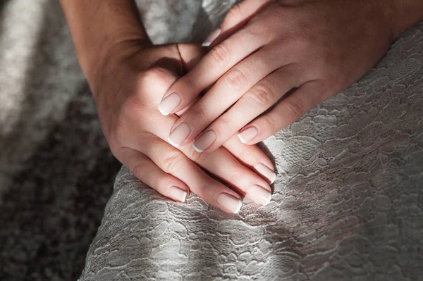 Ženské ruce s manikúrou — Stock fotografie