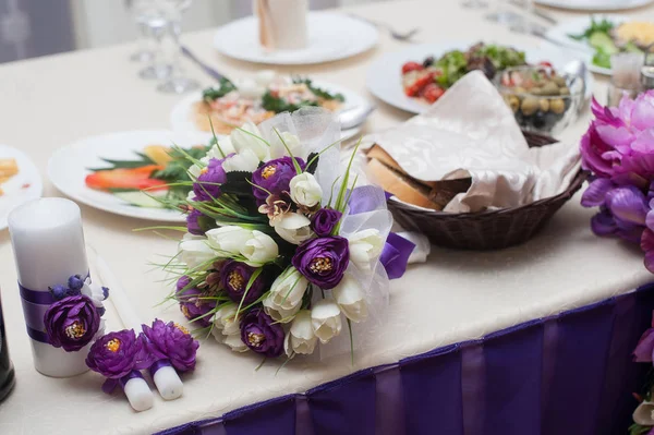 Krásná výzdoba květin na svatební stoly — Stock fotografie