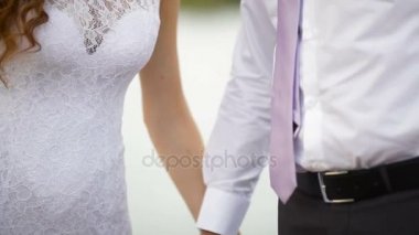 Gelin ve Damat Düğün yürüyüşe ellerini tutun