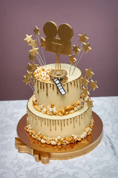 White Wedding Cake, style of cinema — Stock Photo, Image