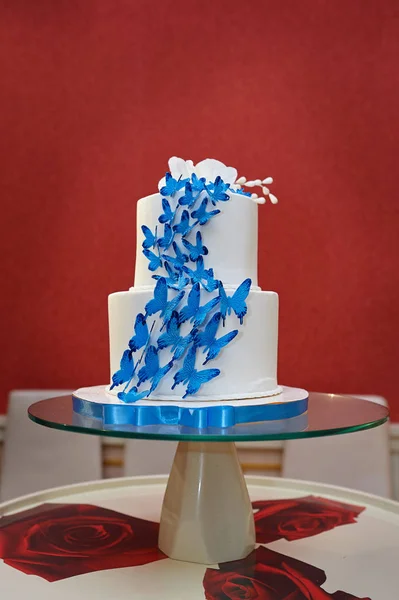 Wedding cake with blue butterflies — Stock Photo, Image