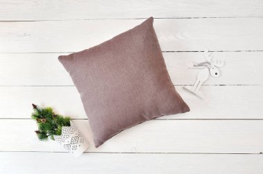 Beyaz ahşap Noel arka planda yastık. Düz yatıyordu, en iyi görünümü fotoğraf mockup