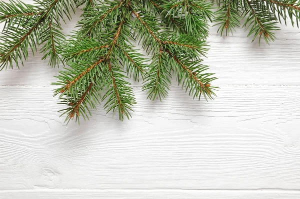 Mockup ramos árvore de Natal fronteira sobre fundo de madeira branca, com espaço para o seu texto — Fotografia de Stock