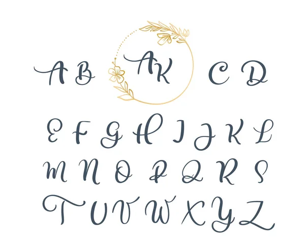 Алфавит рукописной каллиграфии. Курсивный шрифт с цветущим венком. Симпатичные изолированные буквы. Для оформления открыток или плакатов — стоковый вектор
