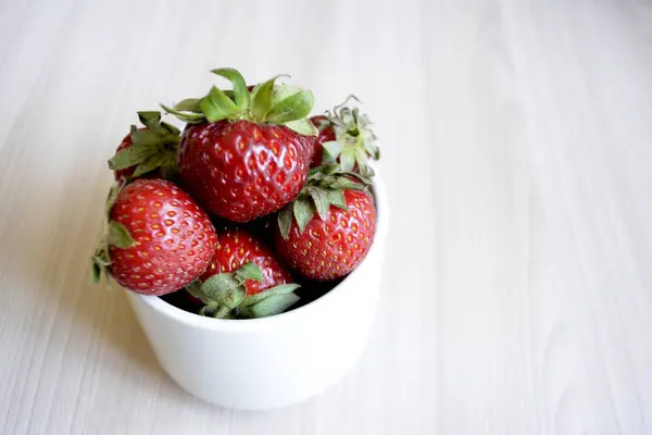 Erdbeeren Einer Tasse Sommerbeere — Stockfoto