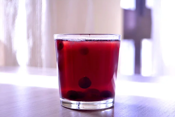 クランベリー ジュース リフレッシュ夏の飲み物 — ストック写真