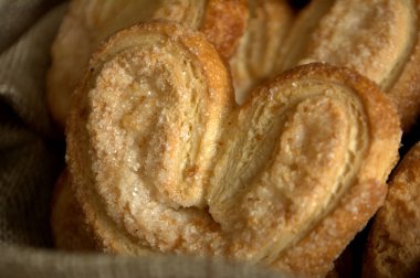 Kurabiyeler masada. Yakın çekim..