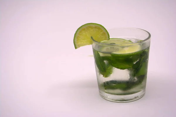 Limonade Mit Minze Und Limette Sommergetränk — Stockfoto