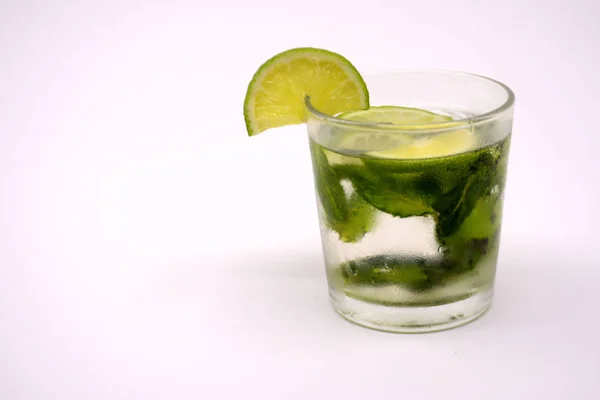 Limonade Mit Minze Und Limette Sommergetränk — Stockfoto