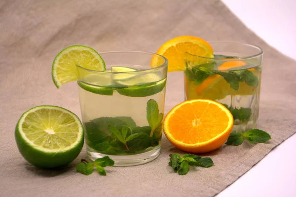 Limonade Mit Limette Und Minze Sommergetränk — Stockfoto