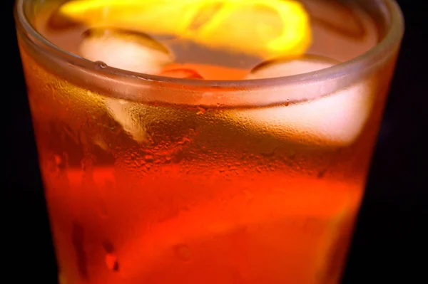 Buzlu Çay Limon Portakal Serinletici Içecekler Yakın Çekim — Stok fotoğraf