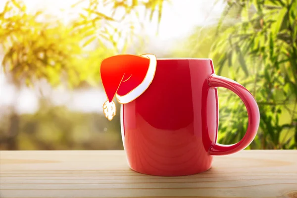 Bonne année, tasse de café rouge vide porche le matin — Photo