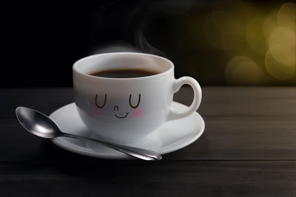 Tasse blanche de café avec un sourire heureux — Photo