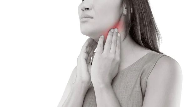 Dolor de garganta de una mujer. aislado sobre fondo blanco . —  Fotos de Stock