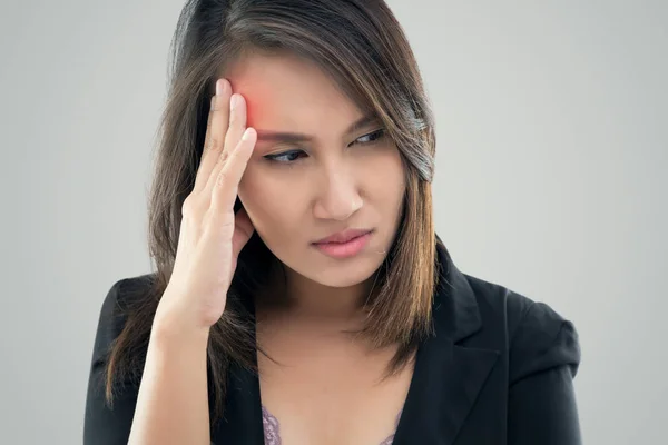 Робоча жінка має головний біль — стокове фото