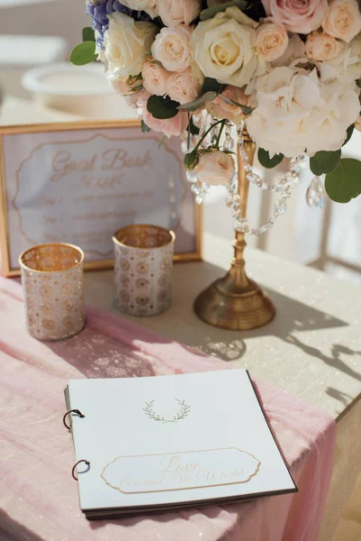 Decoración Boda Colores Oro Rosa Con Ramo Rosas Hortensias Con — Foto de Stock