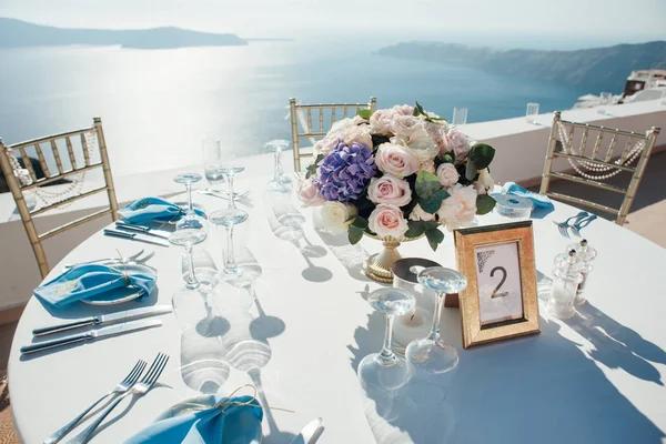 Décor Mariage Tables Sur Île Santorin Bleu Blanc Coucher Soleil — Photo