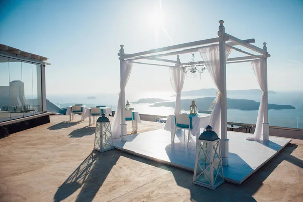 White Arch Wedding Ceremony Open Air Lanterns Platform White Furniture — Stock Photo, Image