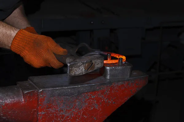 Nal forge içinde atlar için üretim sürecinin