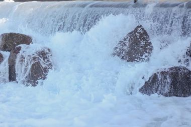 Küçük yapay su su arıtma planlanmış düşmek. Su co