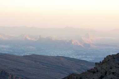Umman, Dağlık alan, keçi ve dağlar, manzara arka plan ve duvar kağıdı üzerinde dolaşım koyun sürüsü çevre ve Landsape dağlık aralıkları.