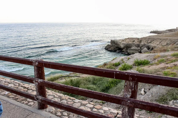 Sida eller havet havsutsikt över Oman beach, djupt vatten med stenar, vackra bakgrundsbilder och bakgrunder, natur och vatten, fisk och vatten — Stockfoto