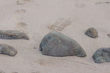 Deniz kum taşı taş arka plan yakın çekim par dokusuna kum