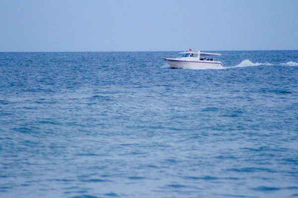 Navegação Yachting Luxury Yachts Navegação Navio no mar em plena sa — Fotografia de Stock