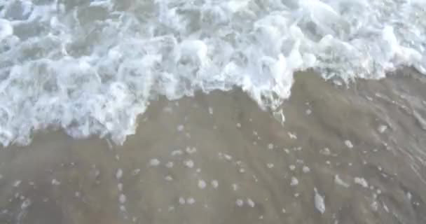 Морские Волны Песчаный Пляж Волны Мягко Вымывают Пляж — стоковое видео