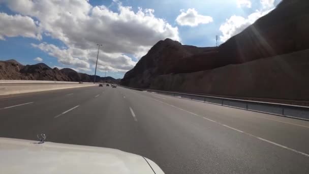 Conducir Mascate Amarat Carretera Día Soleado Nublado Tener Cielo Despejado — Vídeo de stock