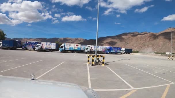 Rijden Muscat Naar Amarat Weg Een Zonnige Bewolkte Dag Met — Stockvideo