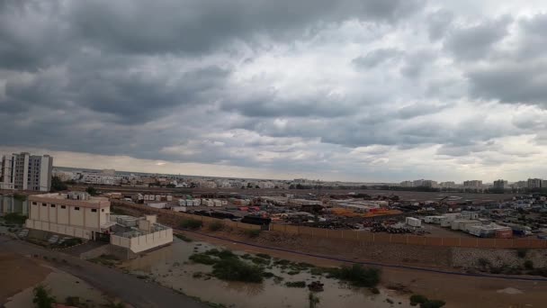 Muscat Väg Efter Coronavirus Cinematic Time Lapse Byggnad Och Gård — Stockvideo