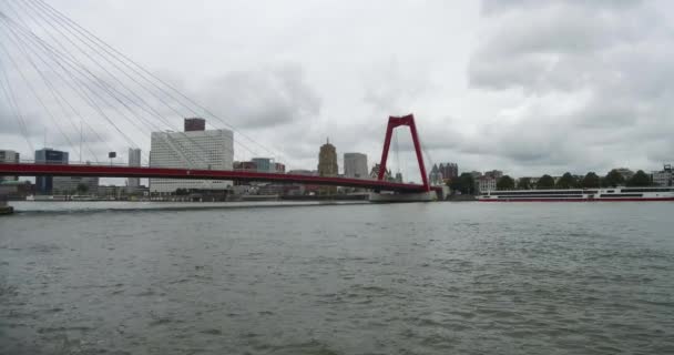 Canal River Utsikten Rotterdam Netherlands Iconic Bridge Utrolige Scenebåter Lasteskip – stockvideo