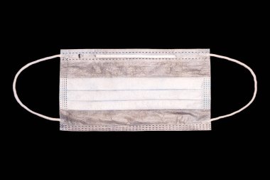 Virüslerden gelen tıbbi maske siyah üzerine 