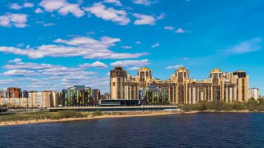 Rusya, Saint Petersburg, Mayıs-6, 2020: Finlandiya Körfezi 'ndeki yerleşim kompleksi 