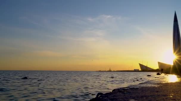 ロシア サンクトペテルブルク 2020年5月10日 スカイスクレーパー ガスプロム本社ラフタセンター フィンランド湾はサンクトペテルブルクの日没時に 時間の経過 — ストック動画