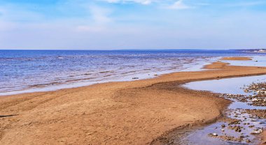 Deniz Burnu. Kumsalda güneşli bir günde.