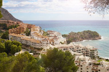 Güzel yaz güneşli Altea manzarası, Marina Baixa, Alicante ili, Akdeniz kıyısı, Costa Blanca, Valencia Topluluğu.