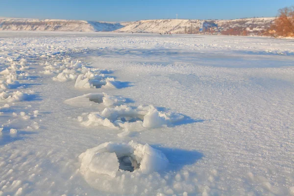 buz üzerinde ayak izi