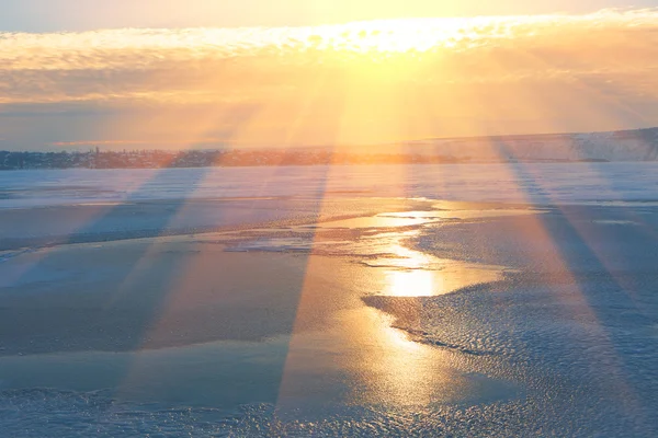 Rays over frozen lake — ストック写真