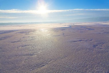 donmuş göl üzerinde gündoğumu
