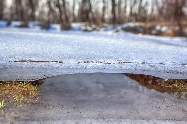 Derretimiento de hielo de primavera — Foto de Stock