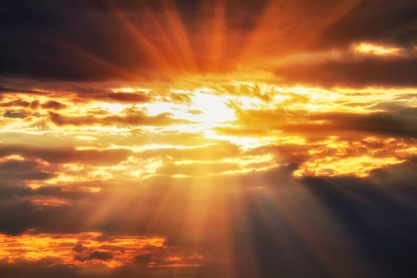 dramatik parlak güneş