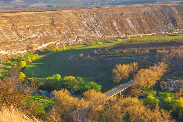 erken ilkbaharda peyzaj